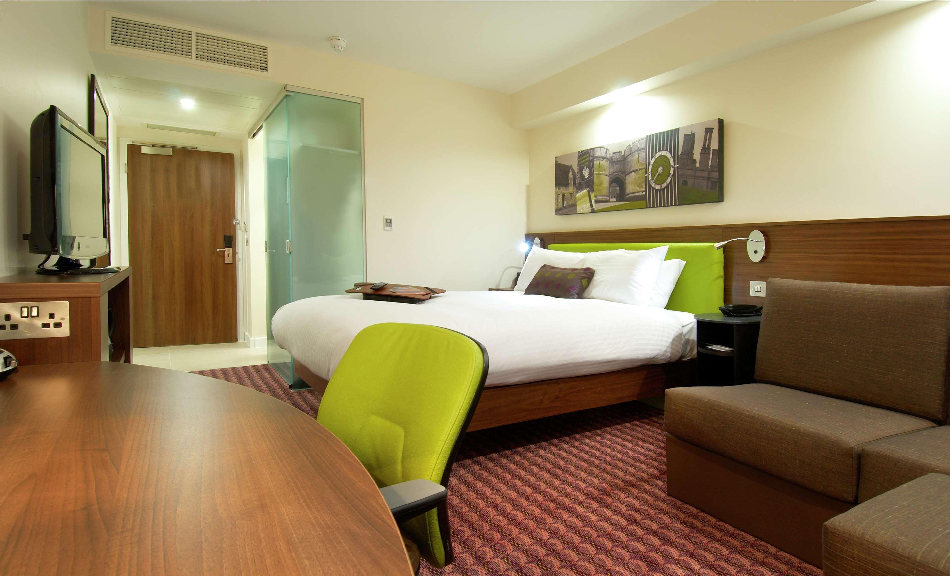 Hampton By Hilton Corby 호텔 객실 사진