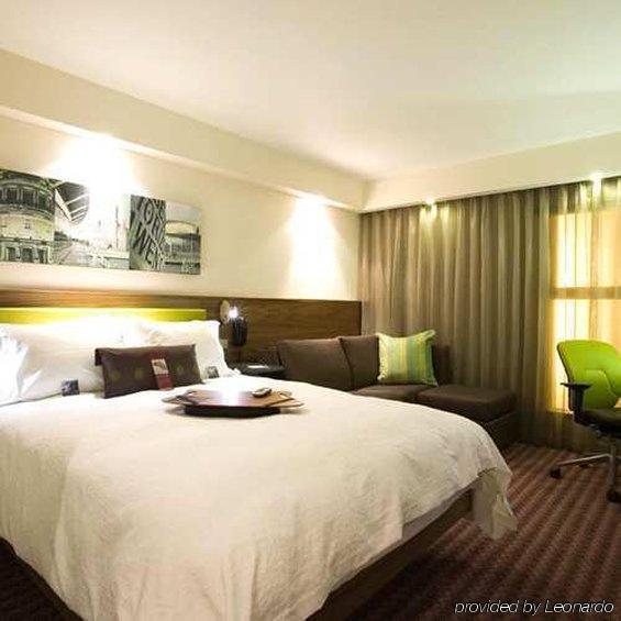 Hampton By Hilton Corby 호텔 객실 사진